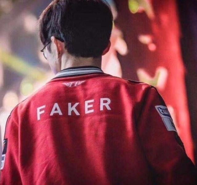 场灯光渐暗 场灯光渐暗